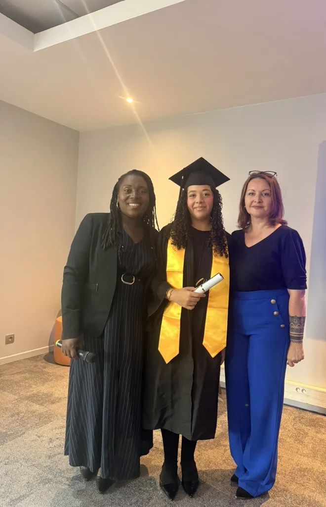Remise du diplôme à un diplômé de la promotion 2026, photo 1