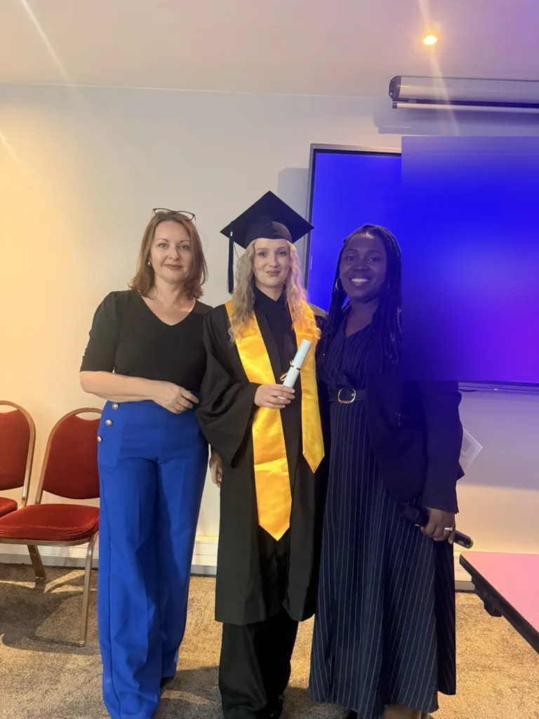 Remise du diplôme à un diplômé de la promotion 2026, photo 2