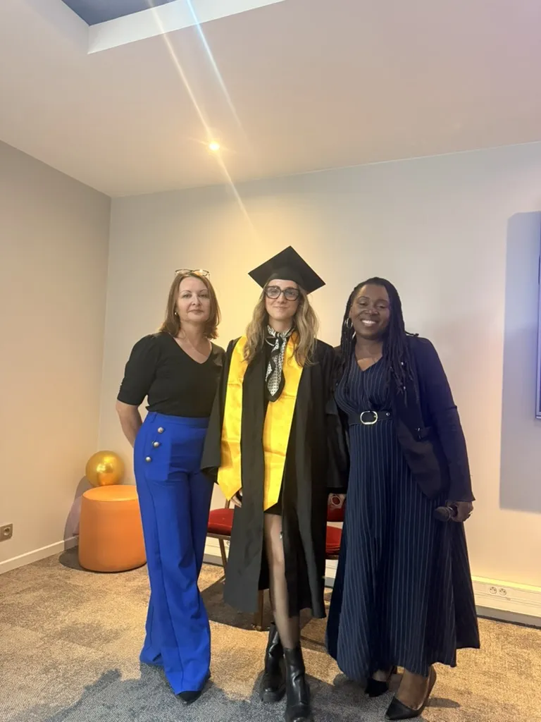 Remise du diplôme à un diplômé de la promotion 2026, photo 4