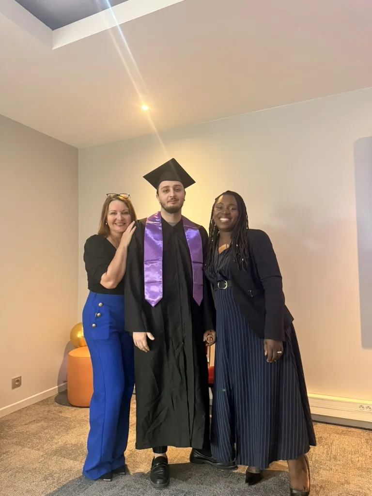 Remise du diplôme à un diplômé de la promotion 2026, photo 6