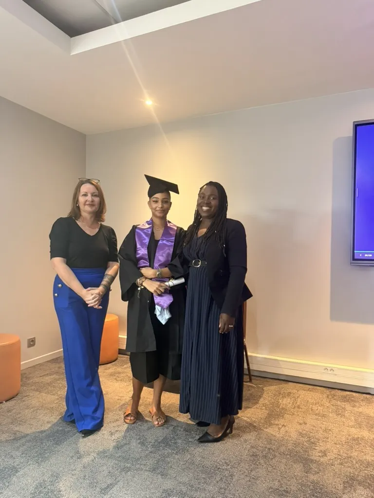 Remise du diplôme à un diplômé de la promotion 2026, photo 9