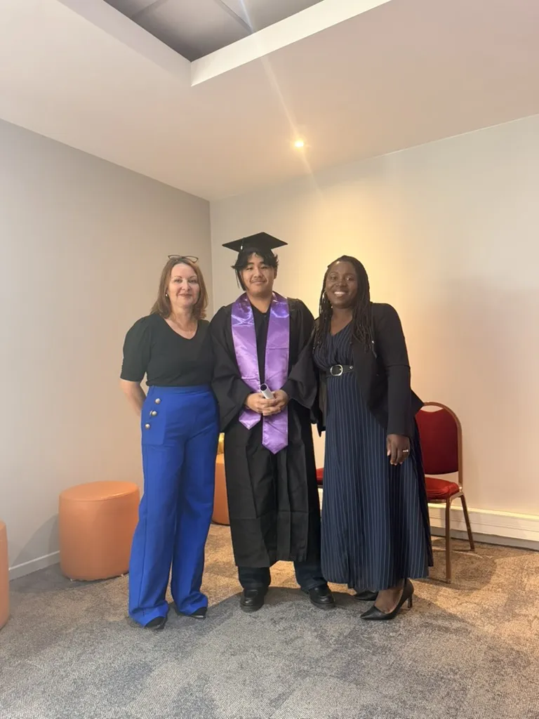 Remise du diplôme à un diplômé de la promotion 2026, photo 13