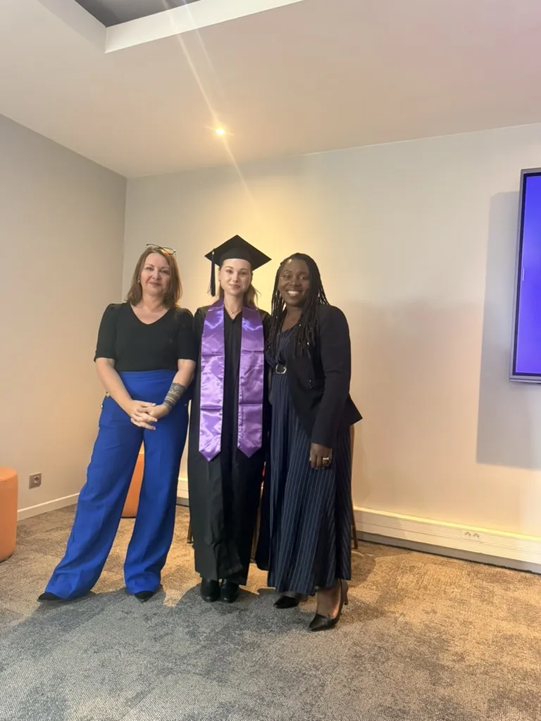 Remise du diplôme à un diplômé de la promotion 2026, photo 16