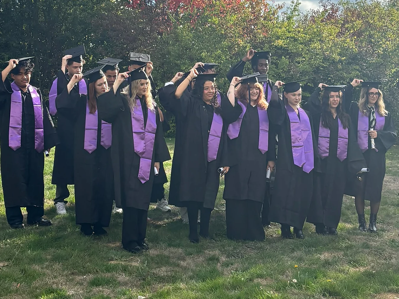 Les diplômés de la promotion 2026 de l’EMSCA en toge, le jour de la remise des diplômes