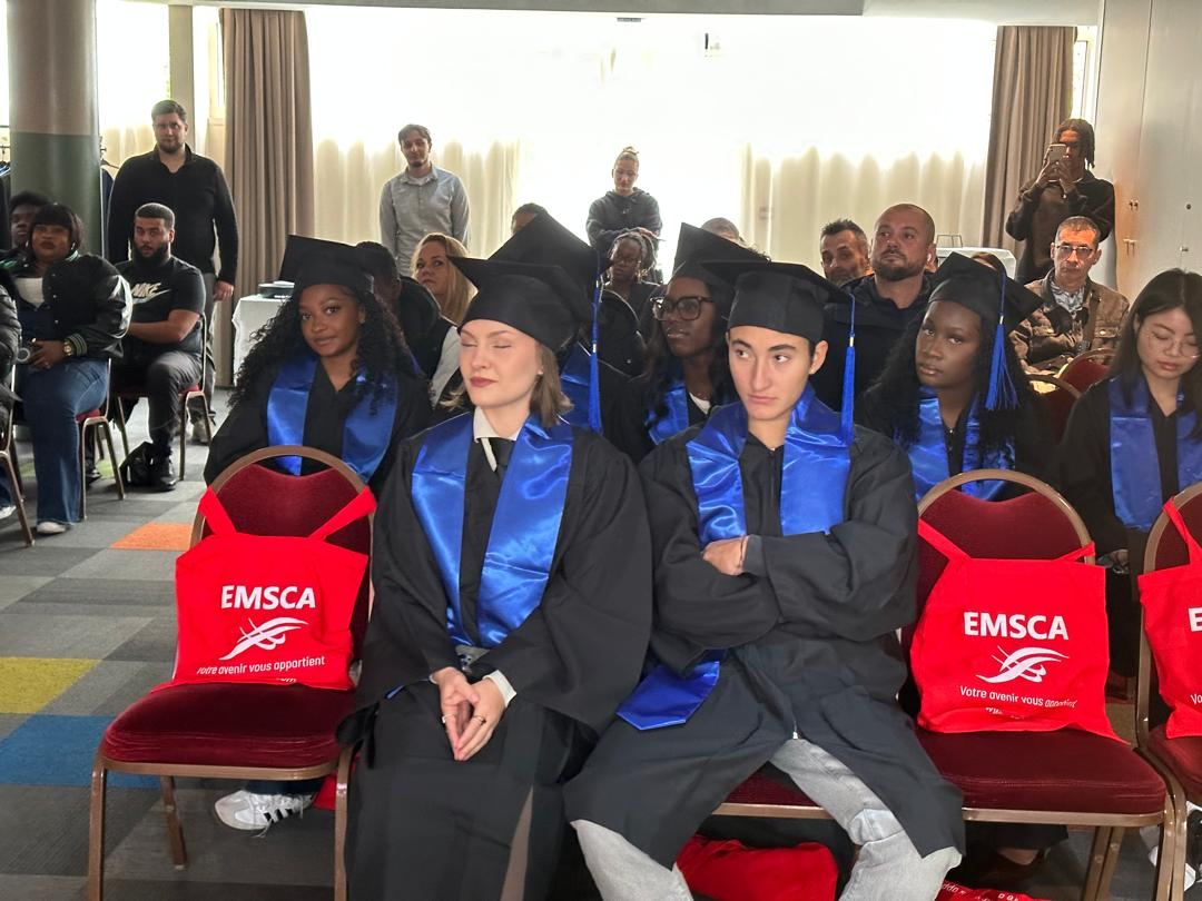 Remise des diplômes EMSCA, promotion en toge