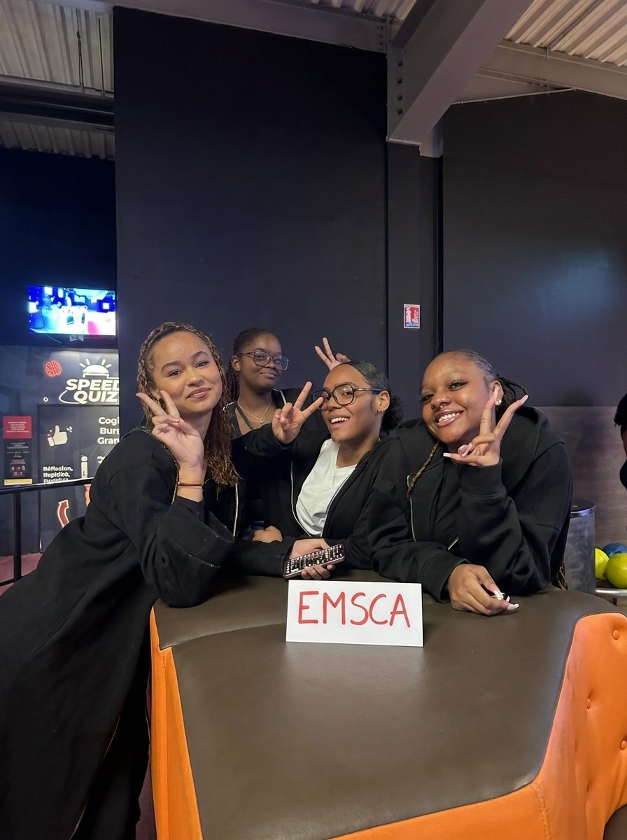 Étudiantes de l'EMSCA participant à un blind test en équipe
